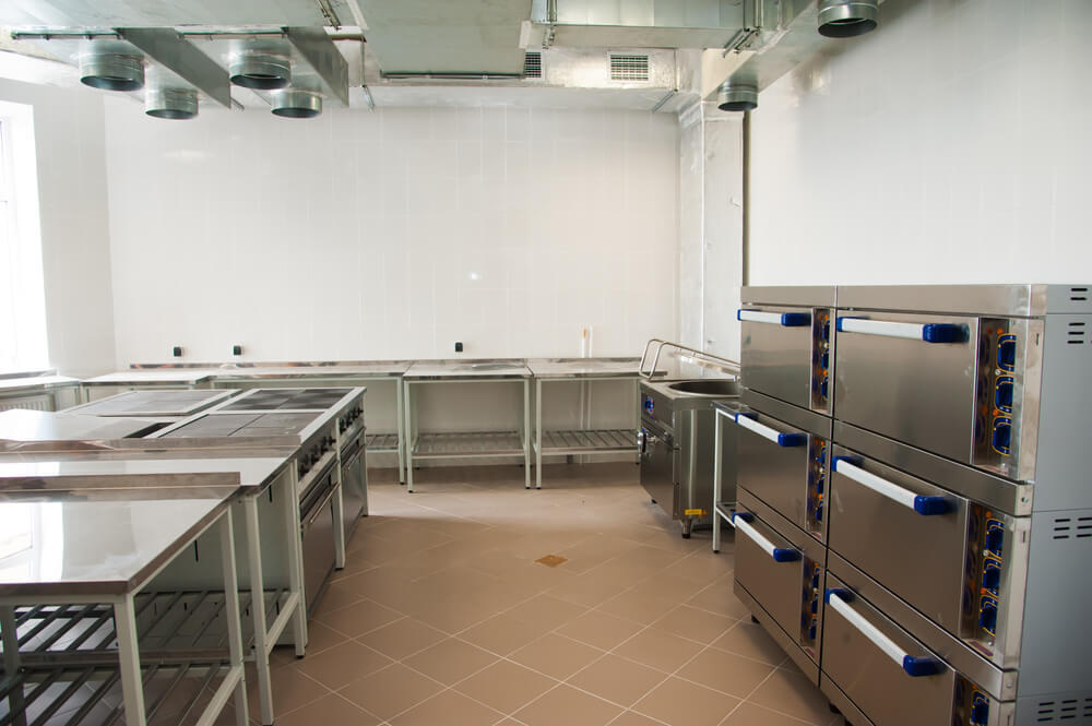 Best Prep Tables & Workbenches for Commercial Kitchens