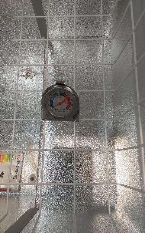 GRADE 3 - Contender 655L Capacity Twin Lid Chest Freezer