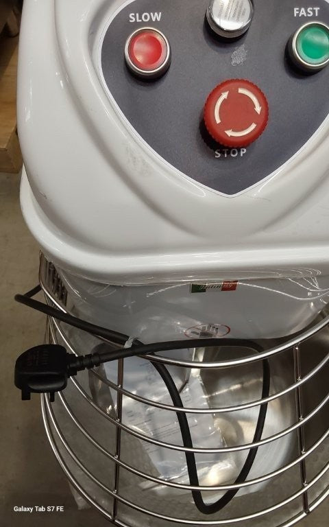 Contender 20L Twin Speed Spiral Dough Mixer (18kg, 13A) – Consistent Dough Mixing Performance