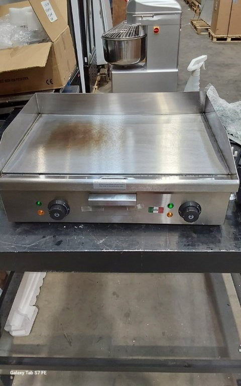 Contender 600mm Electric Griddle (Flat Plate & Dual Plug-In) – Fast Setup & Consistent Cooking Performance