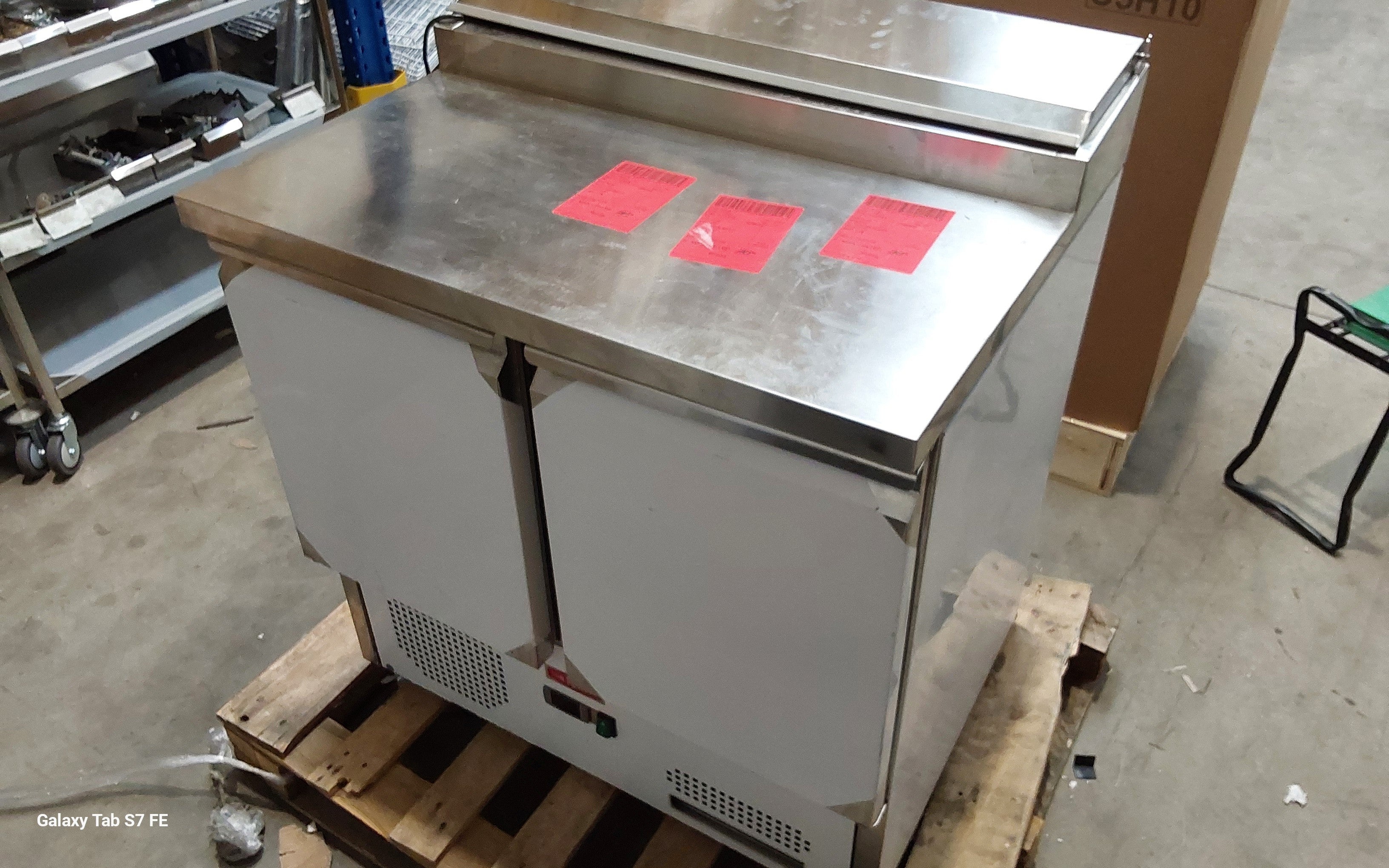 Contender 2 Door Refrigerated Pizza & Sandwich Prep Counter (5 × 1/6 GN Capacity) – Efficient Food Prep & Chilled Storage