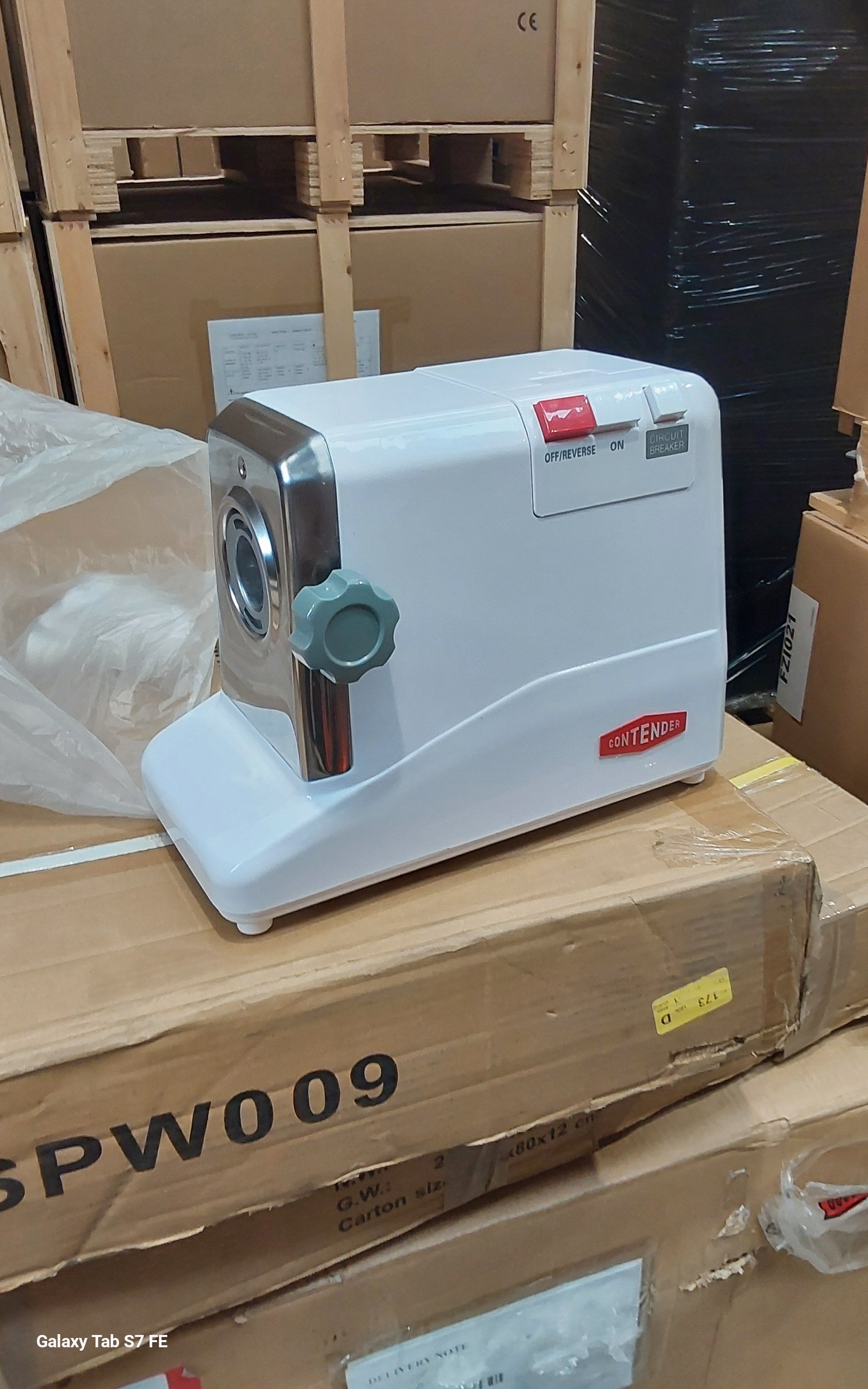 Contender 90kg/hr Meat Mincer & Grinder – Reverse Function for Commercial Use