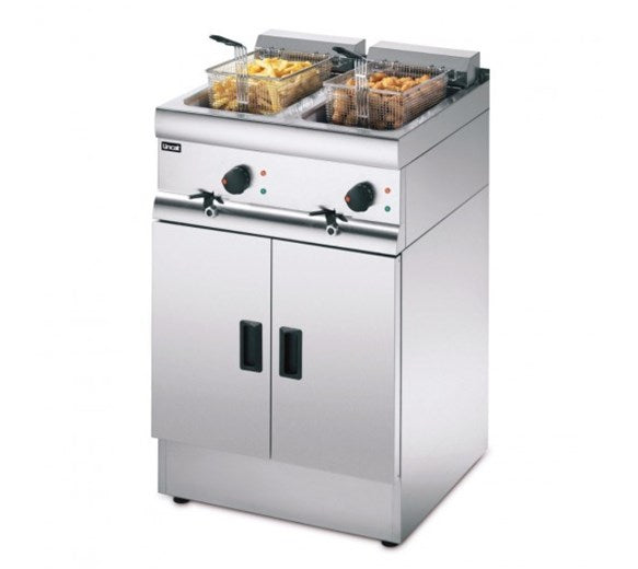 Lincat Silverlink 600 Commercial Twin Tank Electric Freestanding Fryer  2 x 9ltr